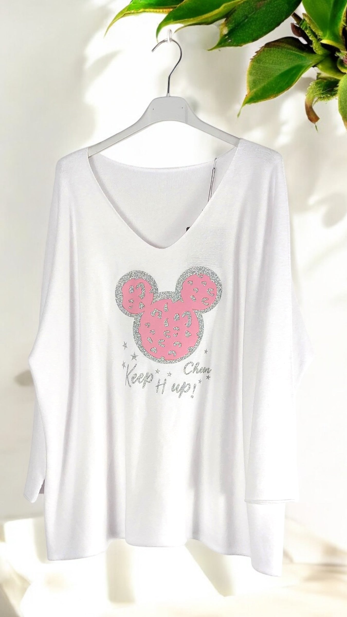 Pull Mickey Mouse femme avec design emblématique et coupe décontractée
