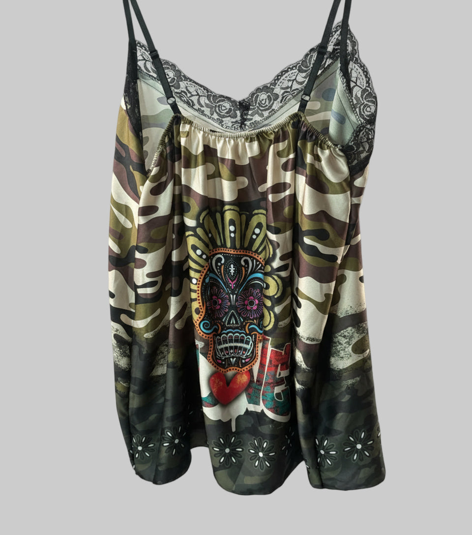 Caraco camouflage à tête de mort colorée et dentelle noire vue de dos