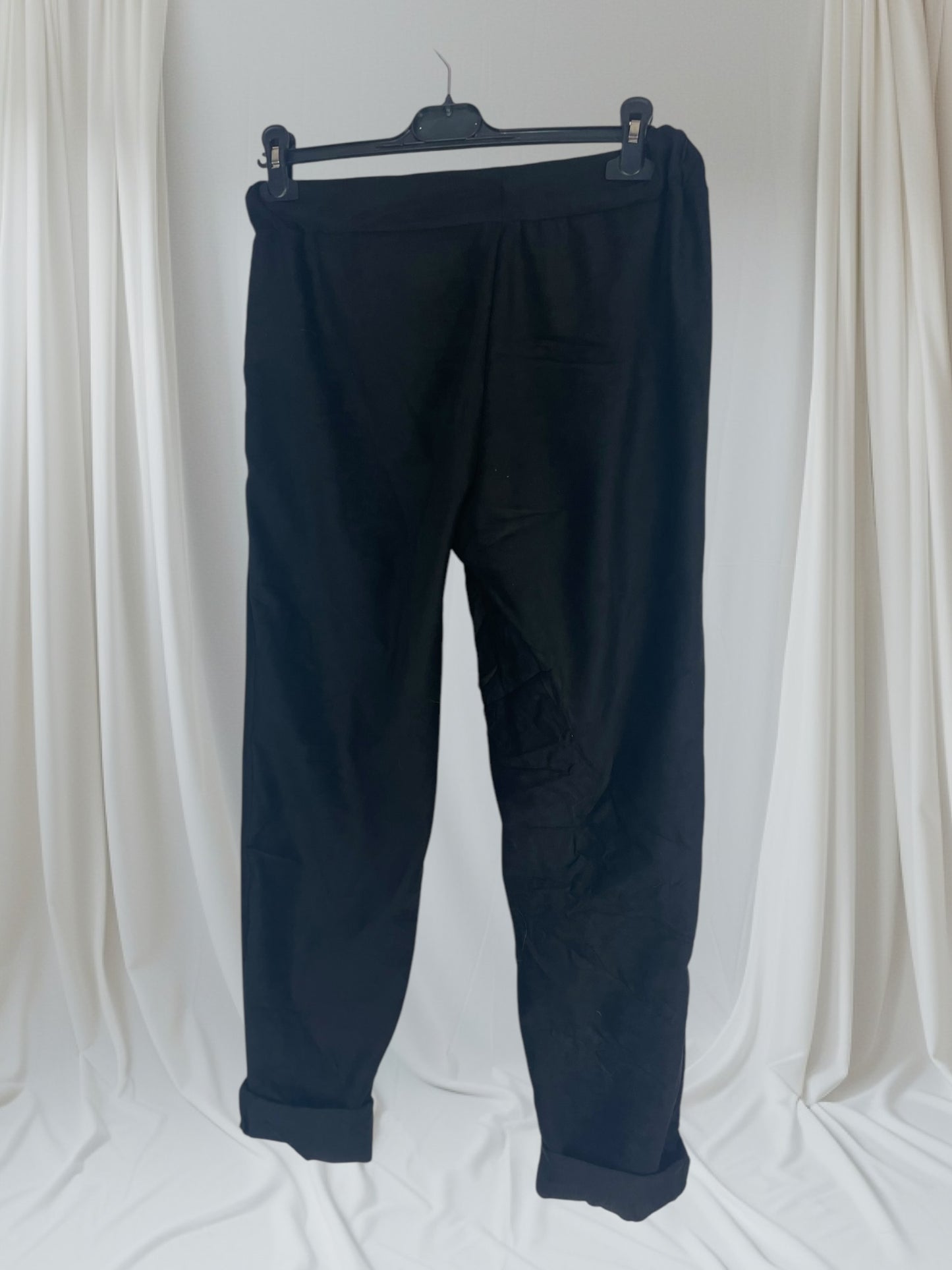 Pantalon Daim ultra doux et confortable, taille unique jusqu'au 44, disponible chez Mam's Ailes