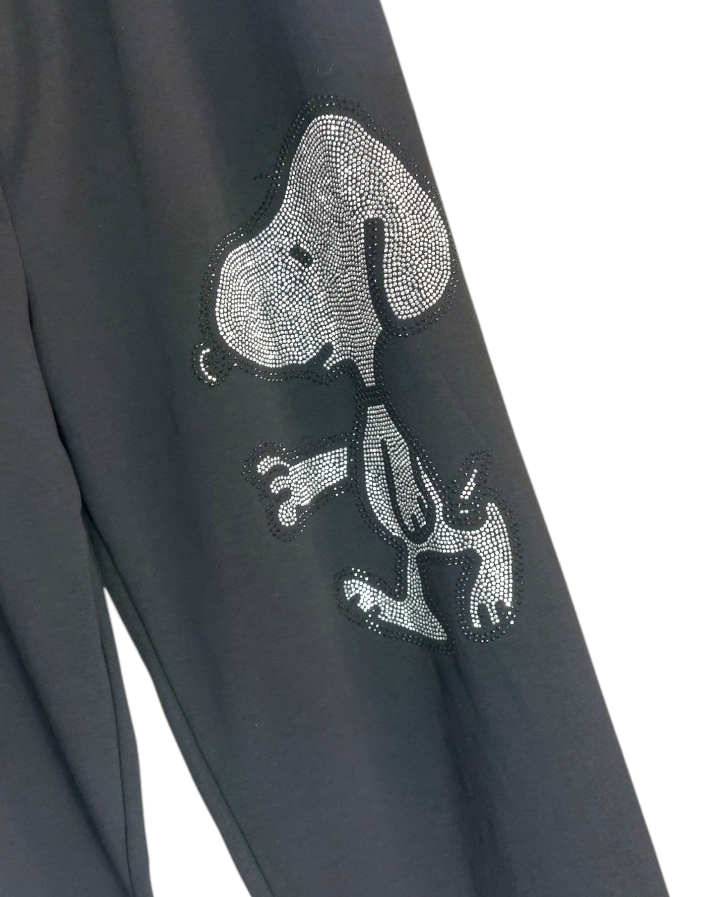 Pantalon noir élastique confortable, tailles 46 à 52/54, mélange de viscose, nylon et spandex, avec imprimé Snoopy tendance.