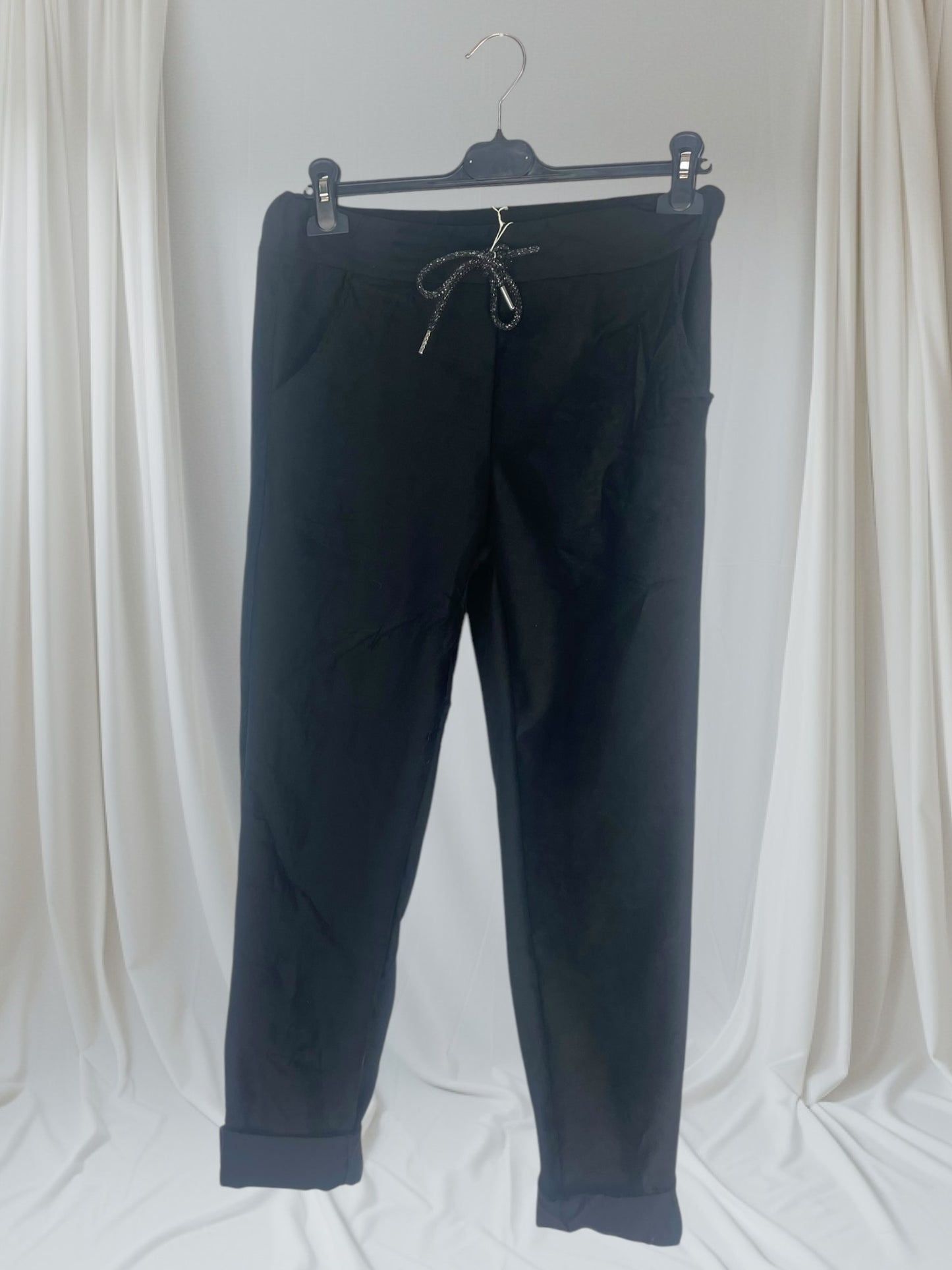 Pantalon Daim ultra doux et confortable, taille unique jusqu'au 44, disponible chez Mam's Ailes