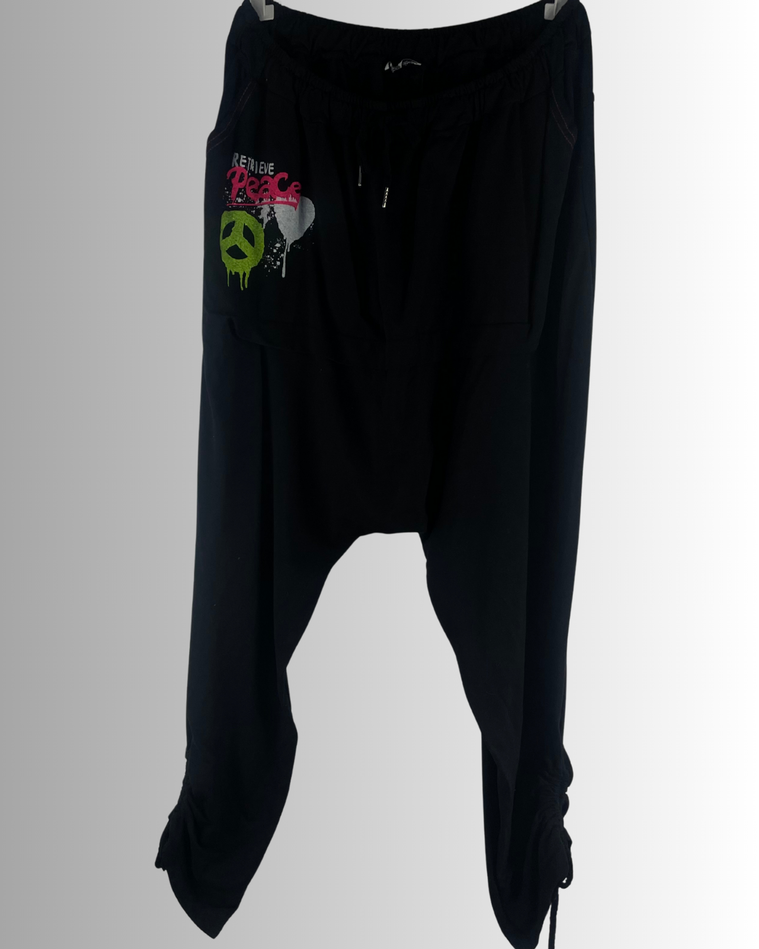 Pantalon sarouel noir femme grande taille avec motif coloré Peace, taille élastique, made in Italy