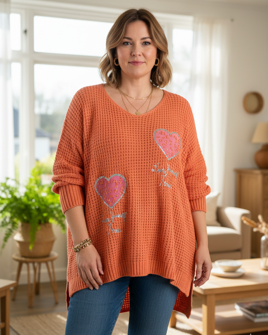 Pull Sweet Heart femme corail à cœurs pailletés et message Love your time – maille oversize italienne