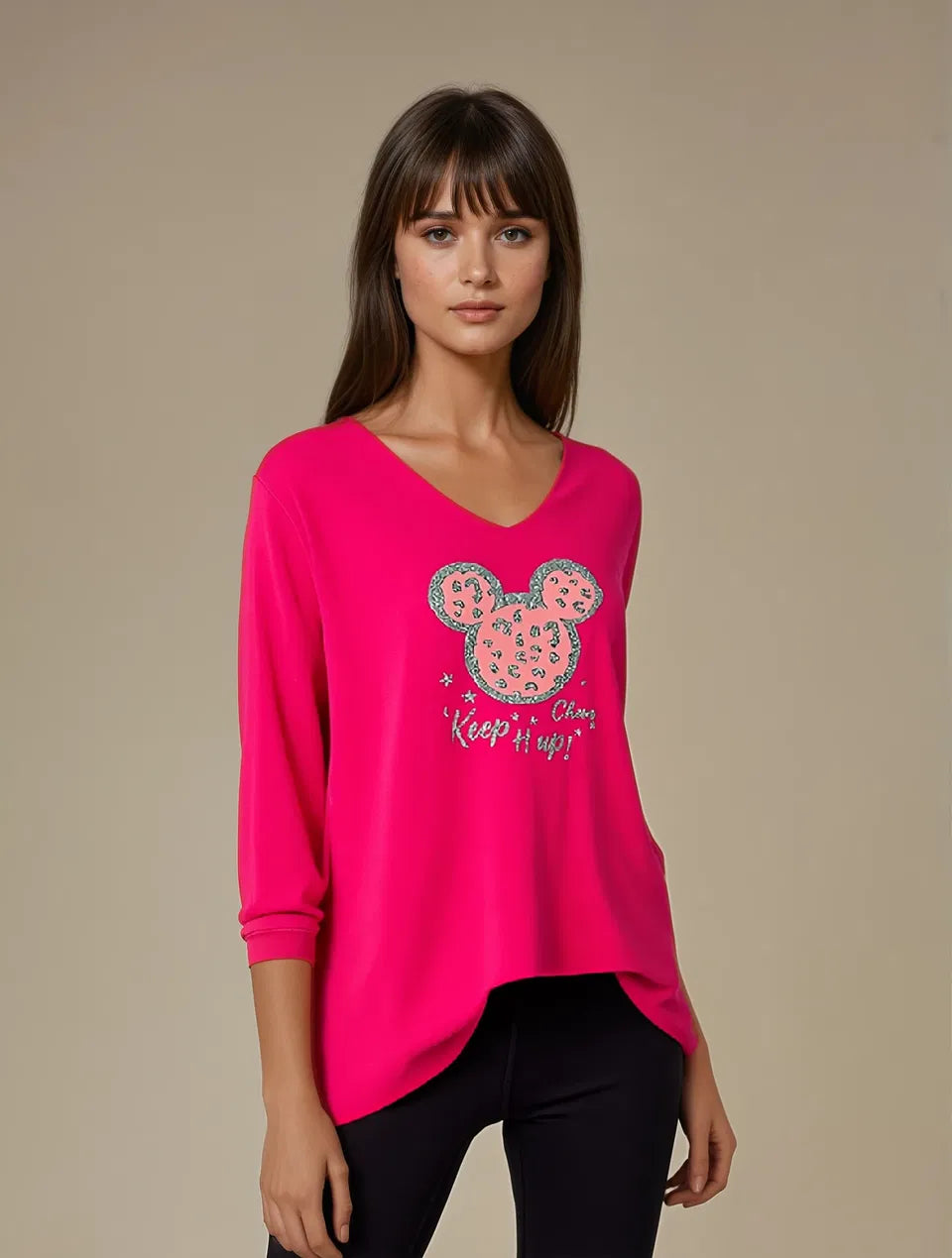 Pull Mickey Mouse femme avec design emblématique et coupe décontractée
