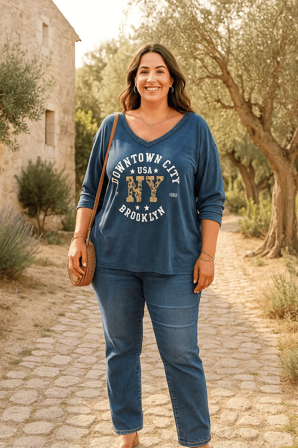 Sweat urbain femme noir, taupe ou bleu denim, lettrage félin fausse fourrure