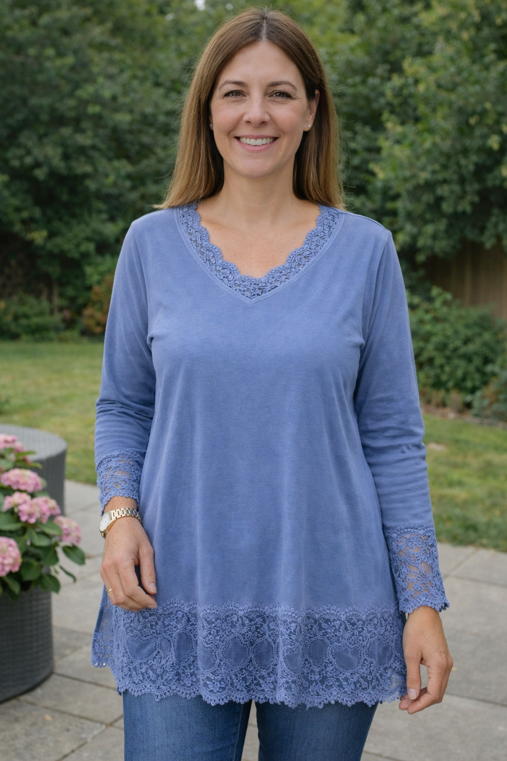 Sous-pull femme dentelle couleur bleu jean   col V chic et confortable – made in italy