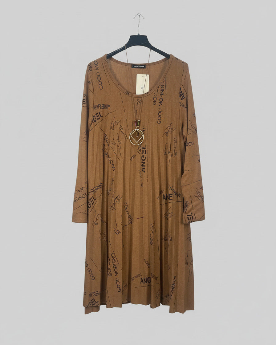 Robe pull camel avec sautoir – Mam’s Ailes