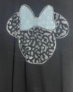Détail motif Minnie strass nœud empiècement jean bleu clair bordé strass qualité italienne