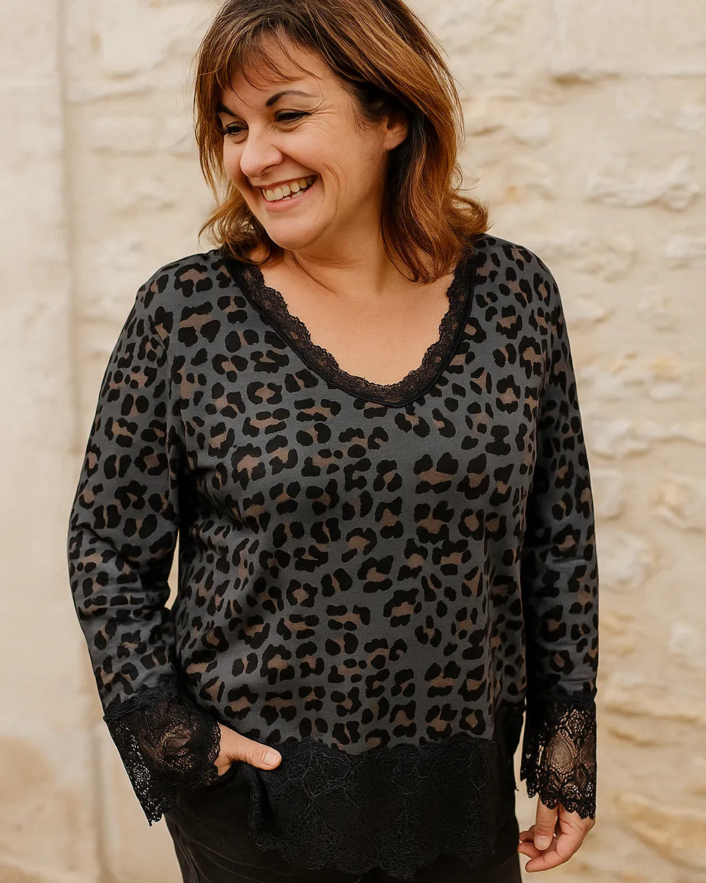 Haut léopard fond gris avec dentelle 