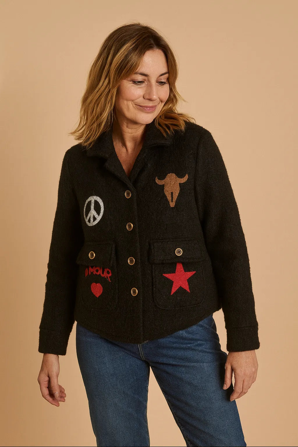 Veste noire badges étoile cœur peace