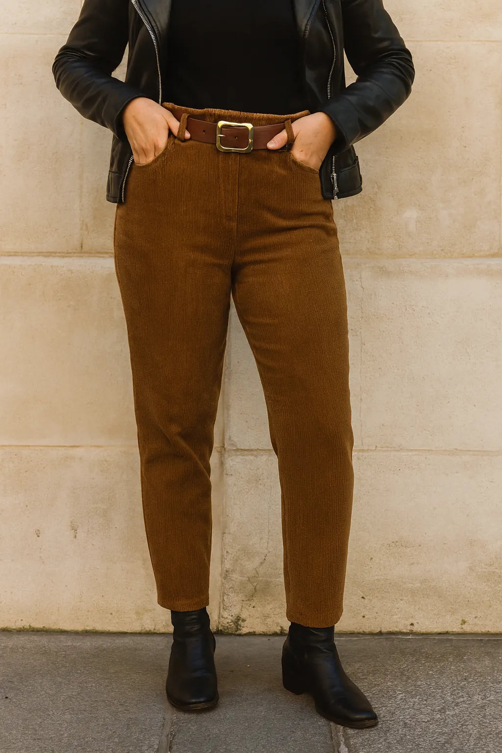 Pantalon daim Camel – Coupe chic & taille confortable