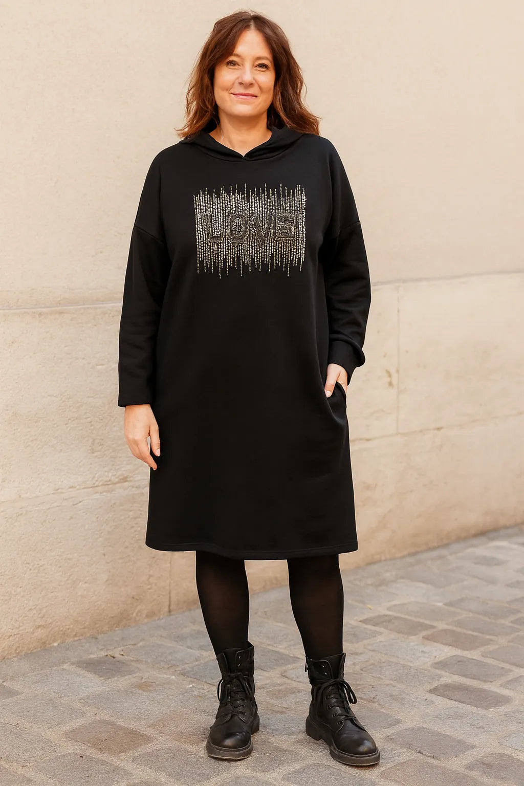 Sweat long oversize noir LOVE pour femme coupe confortable vue porté