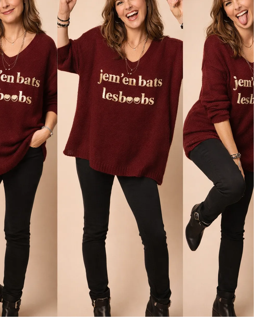 Pull  oversize fun et rock porté de couleur lie de vin