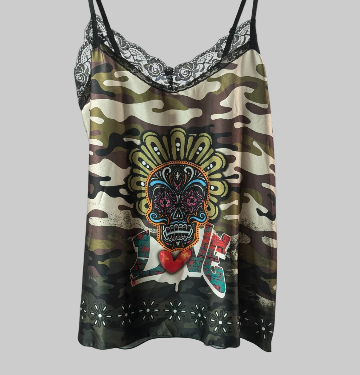 Caraco camouflage à tête de mort colorée et dentelle noire