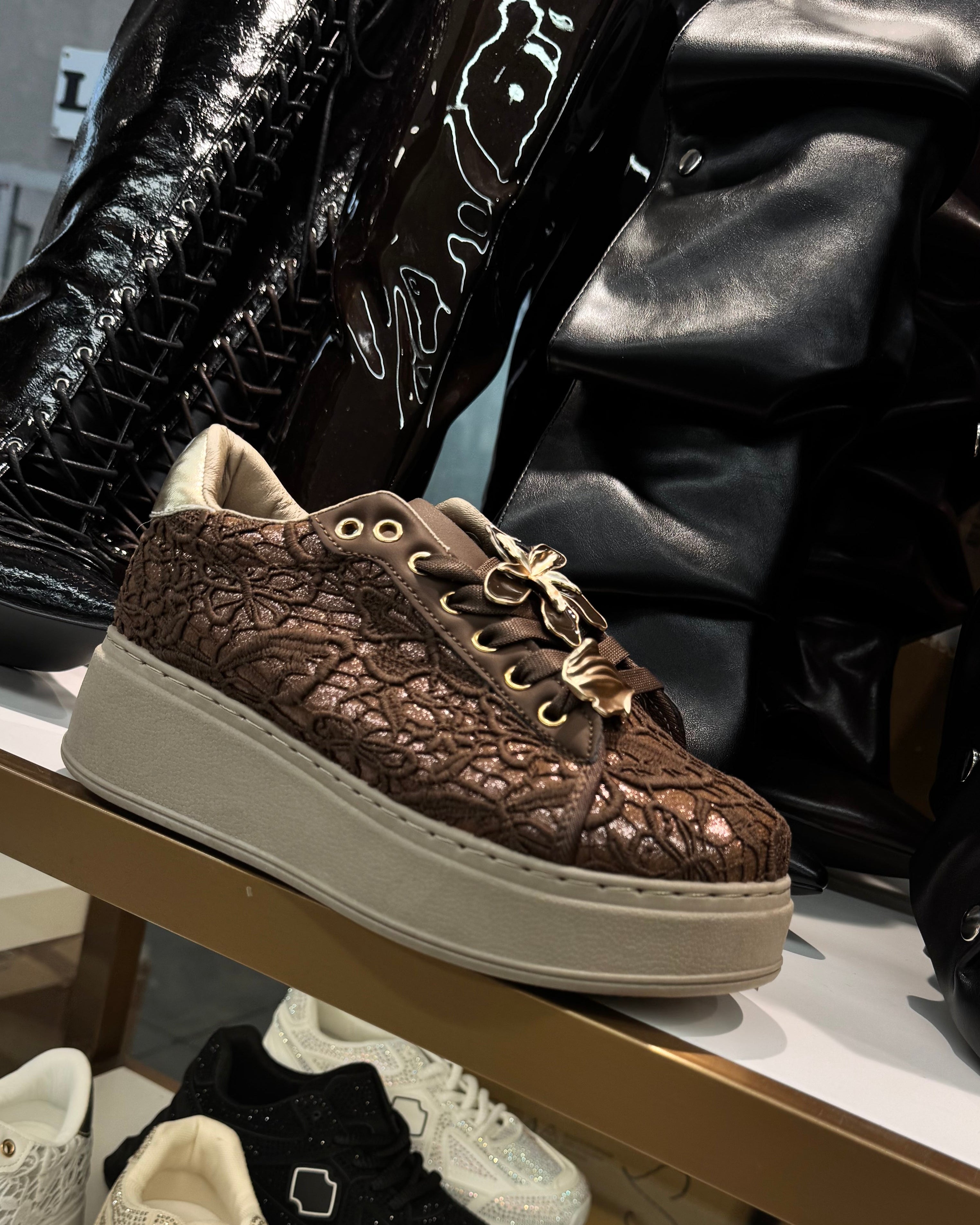 Baskets couleur chocolat femme – Siena Mam’s Ailes