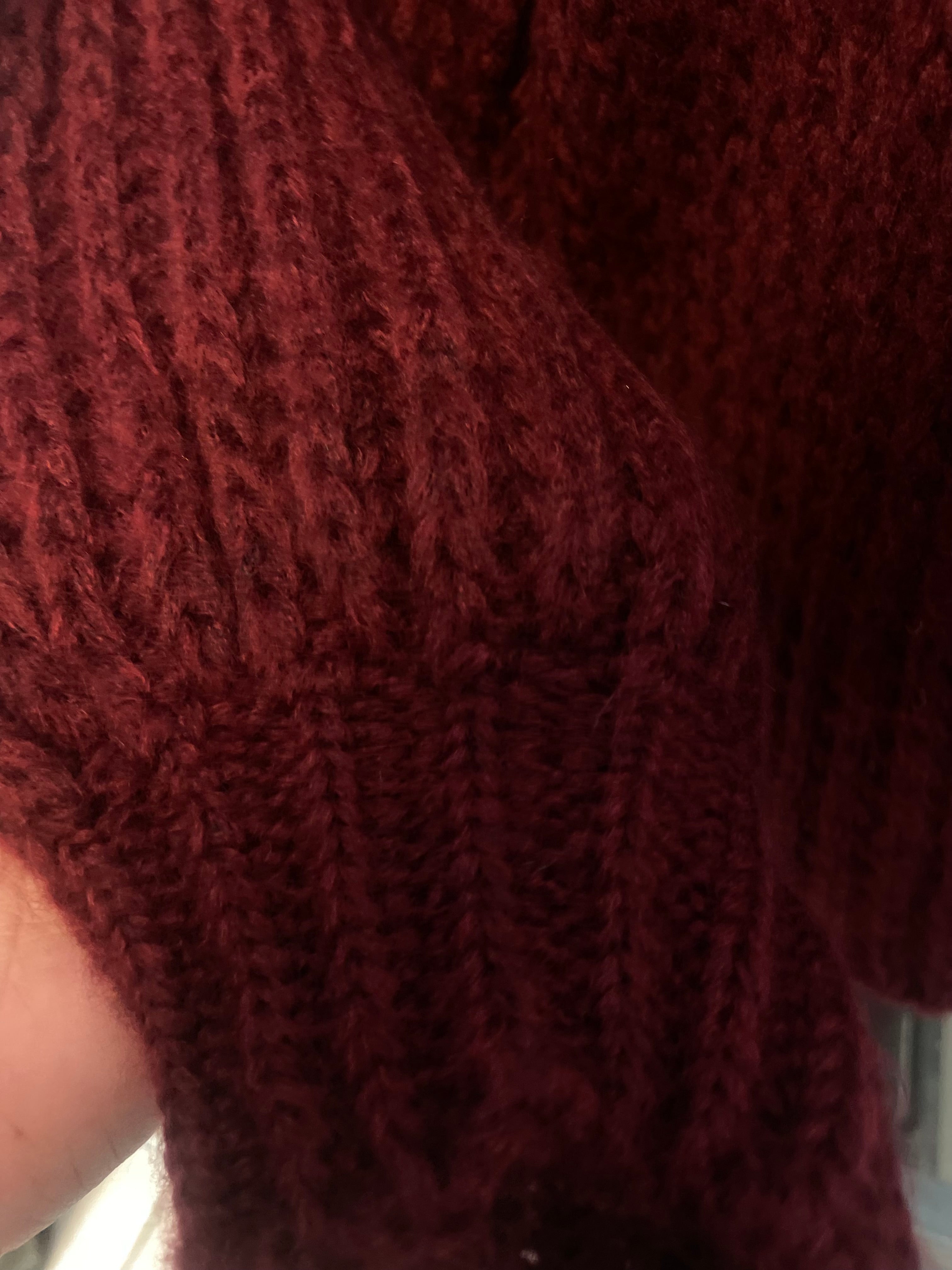 Détail maille gilet lie de vin maille épaisse 82x72 cm