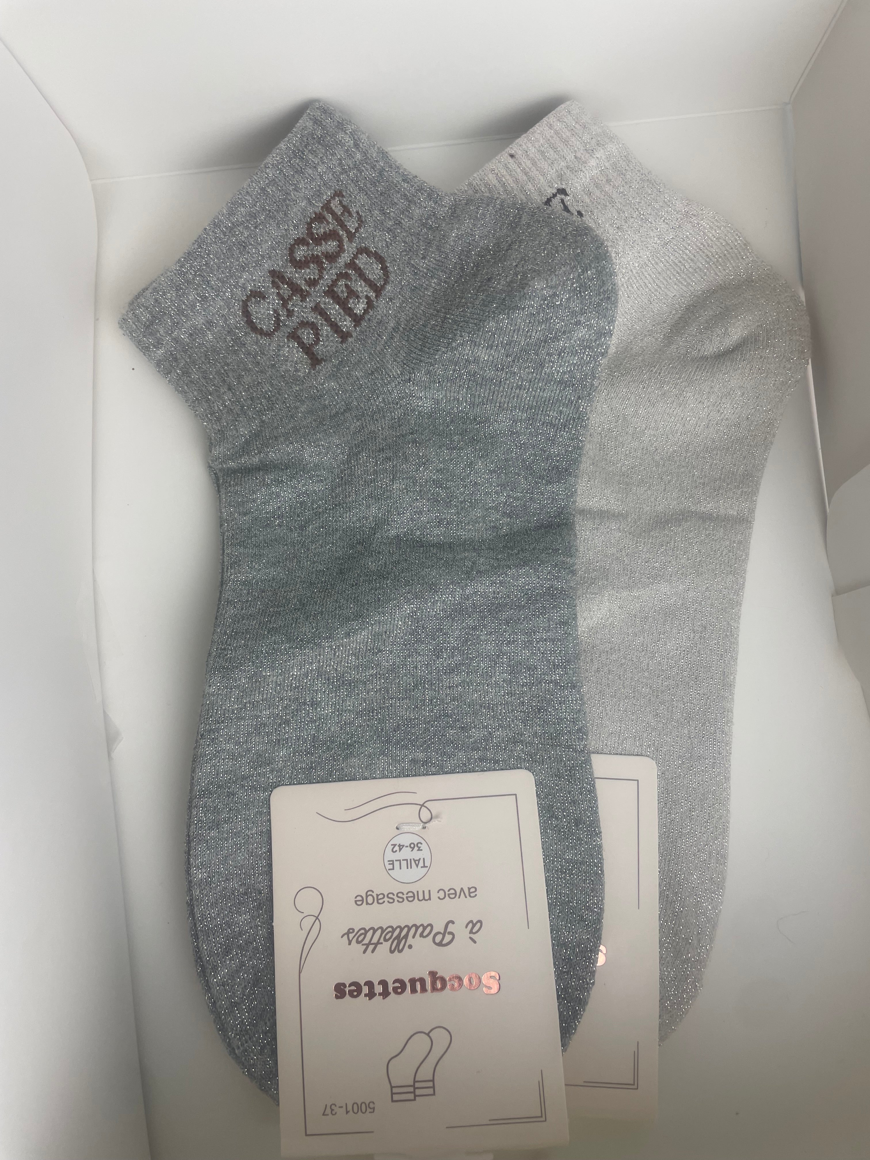 Socquettes Casse-Pieds inscription paillettes – message fun assumé
couleur grise