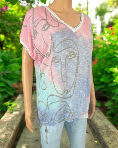 Tee-shirt Pablotine pastel avec imprimé visage abstrait – Vue de face