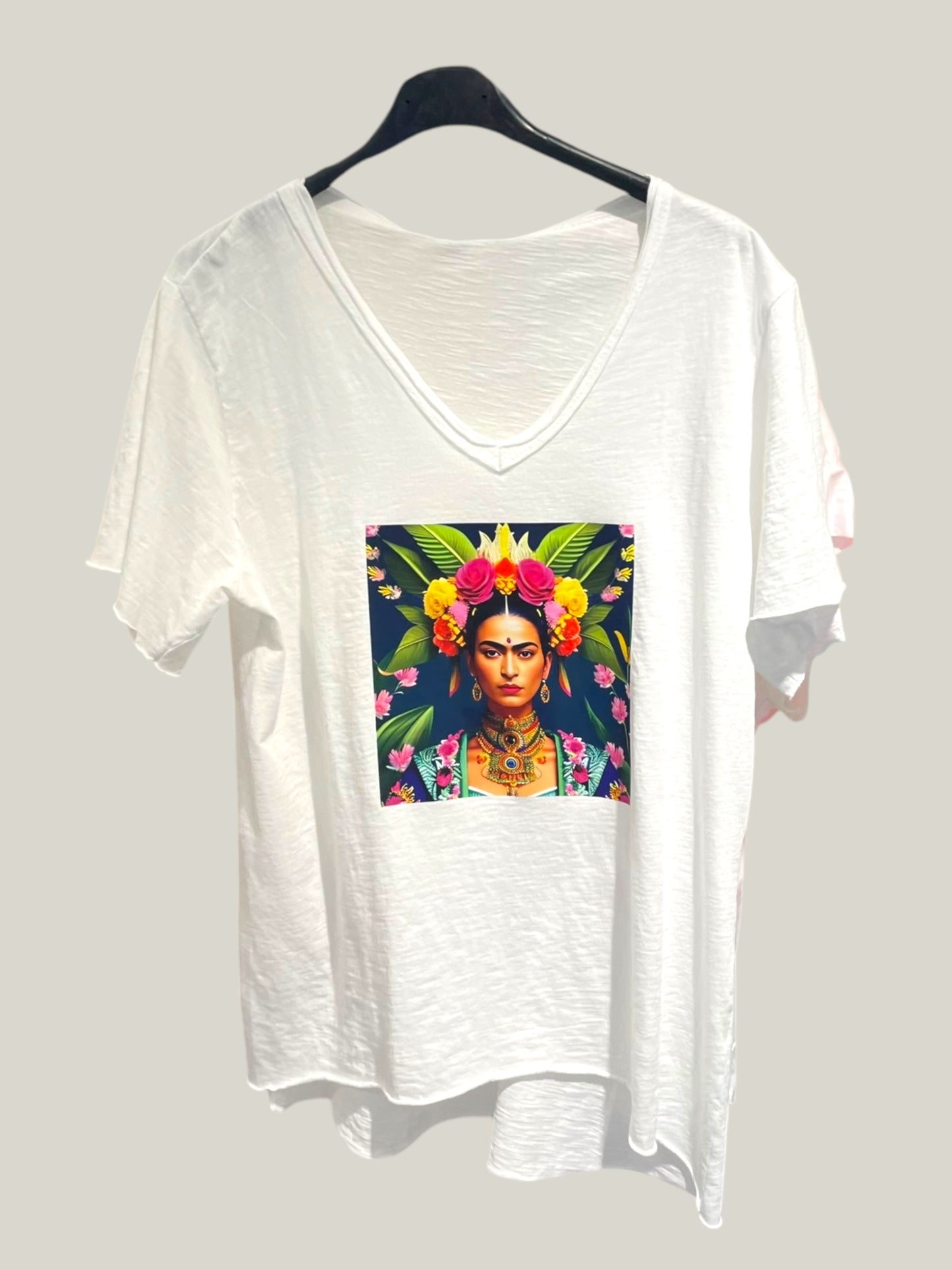 ✨ Tee-shirt blanc Frida Kahlo – Style Artistique & Tendance ✨