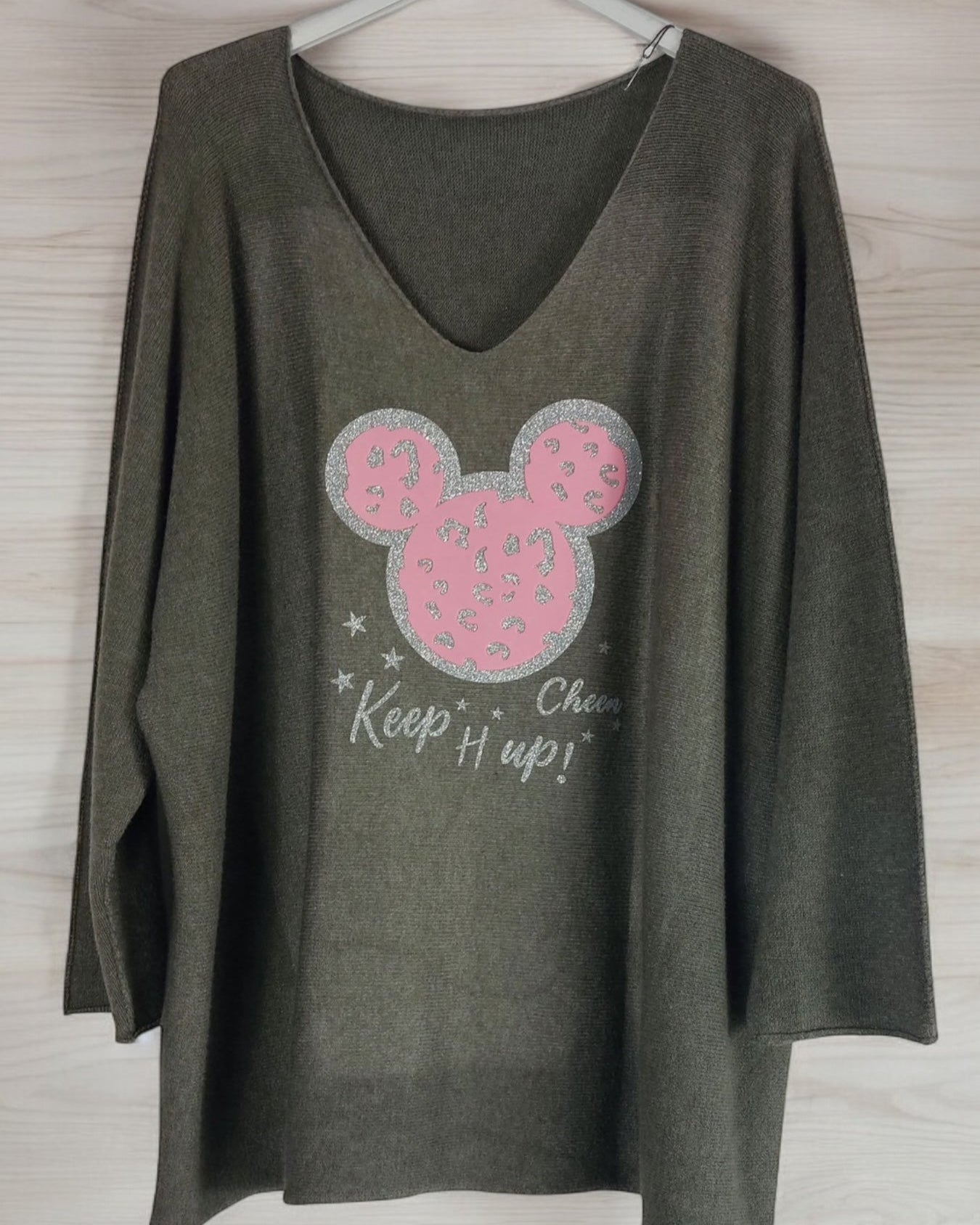 Pull Mickey Mouse femme avec design emblématique et coupe décontractée
