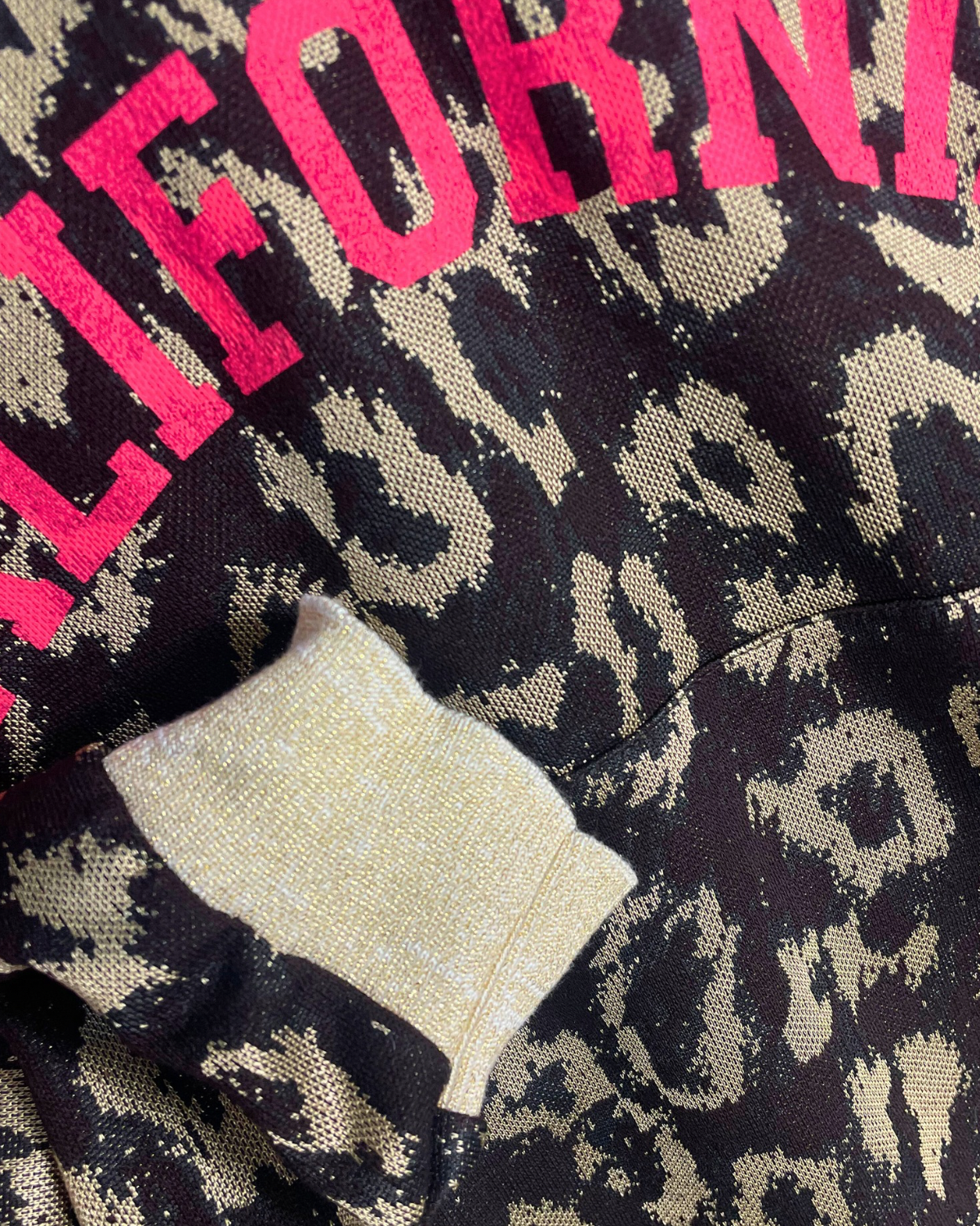 detail poignet doré