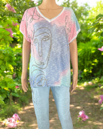 Tee-shirt Pablotine pastel avec imprimé visage abstrait – Vue de face