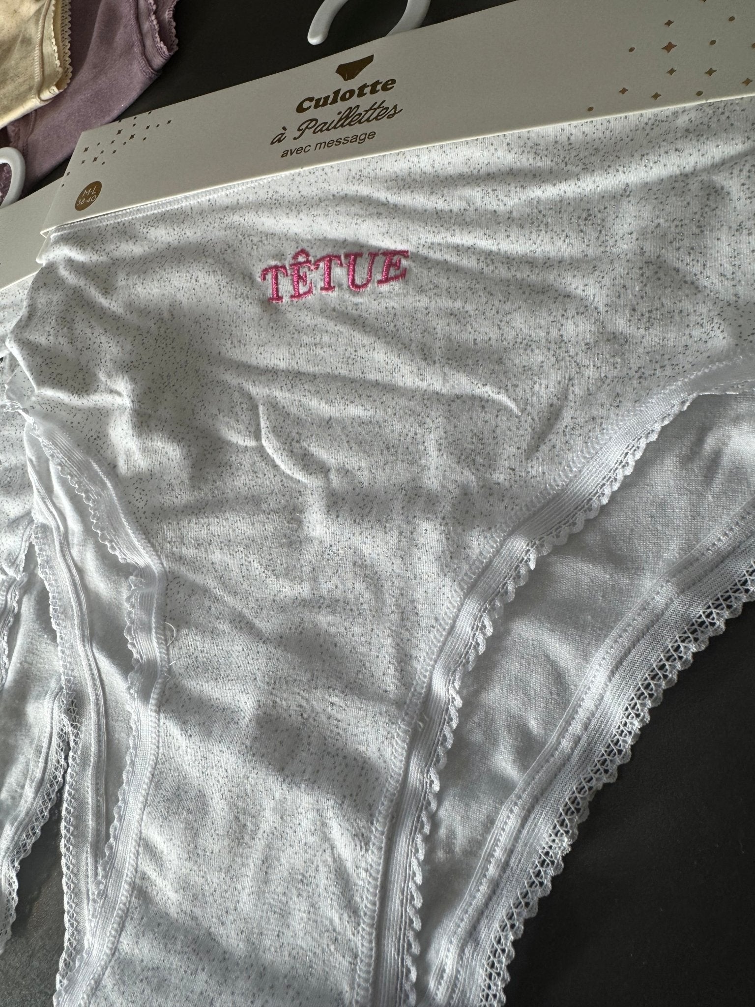 Culotte pailletée Têtue Blanc / Fushia - Lingerie à message - Mam's Ailes