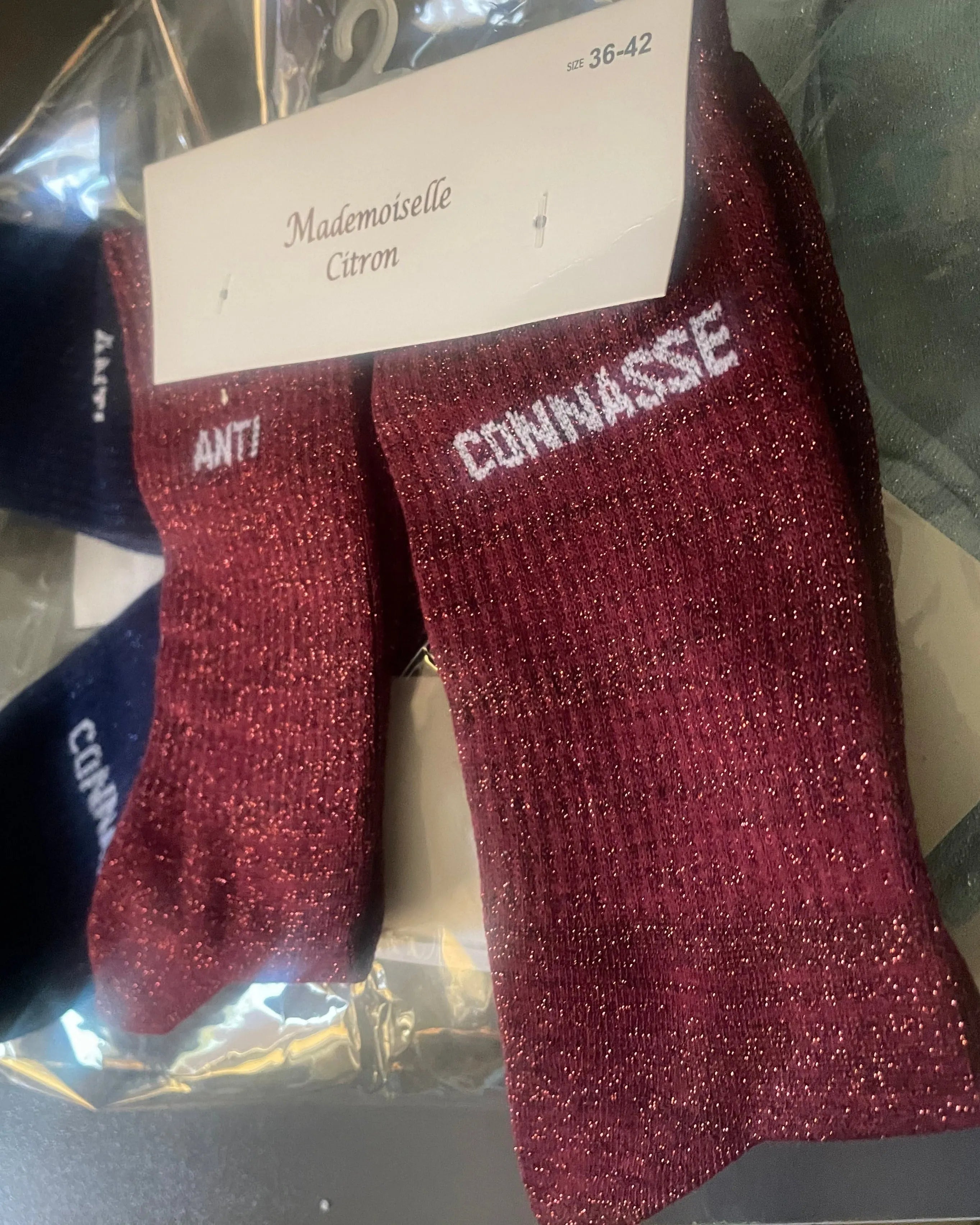 chaussettes pailletées “ANTI CONNASSE” coloris variés – taille 36-42