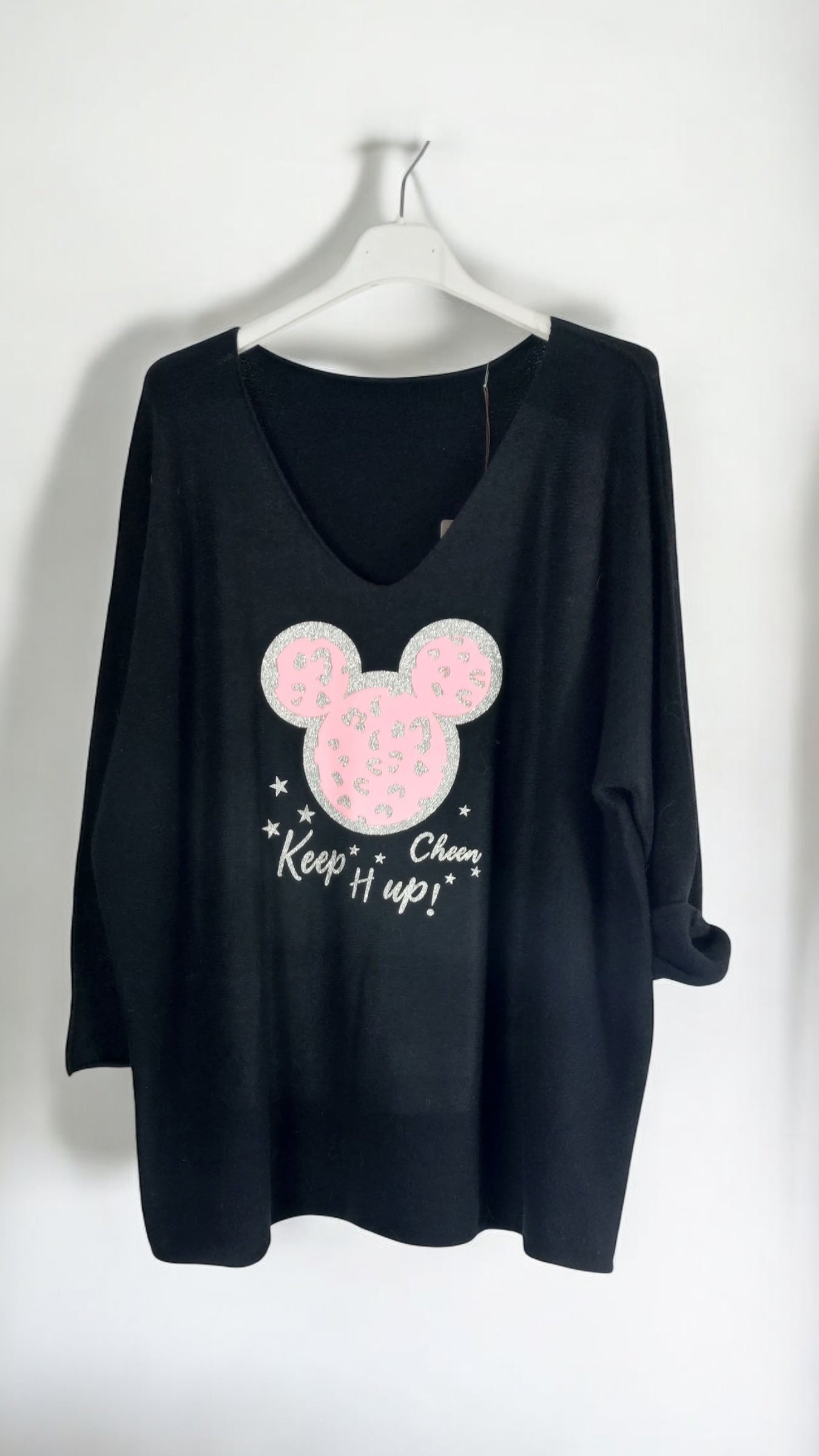 Pull Mickey Mouse femme avec design emblématique et coupe décontractée