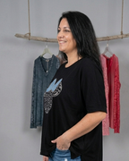 T-shirt Minnie strass noir grande taille vue de côté coupe asymétrique confortable femme