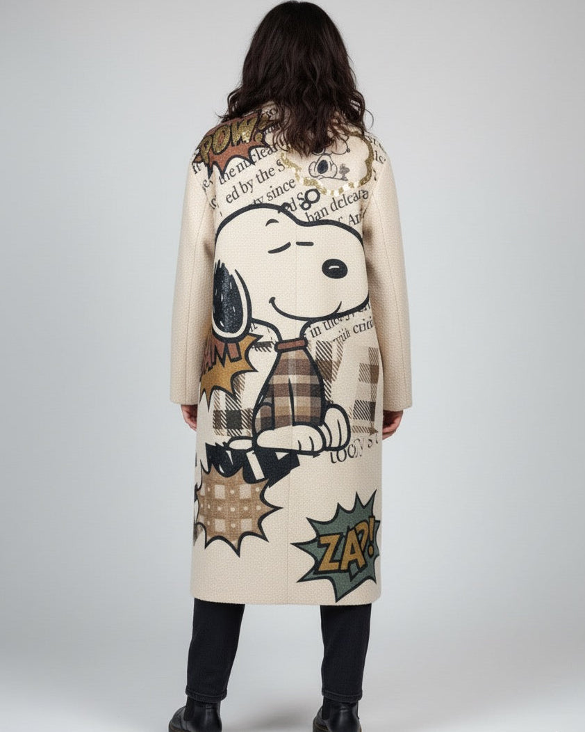 Manteau long femme beige avec impression Snoopy au dos – style BD fun – Mam’sailes