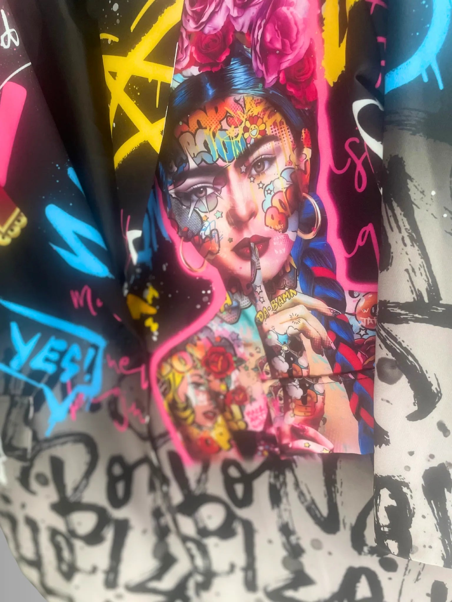 Blazer femme imprimé Frida Kahlo pop art street style – detail de face
