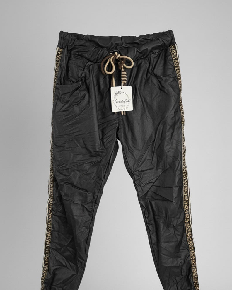 Pantalon  femme mode avec bandes léopard et cordon – coupe confortable, fabriqué en Italie