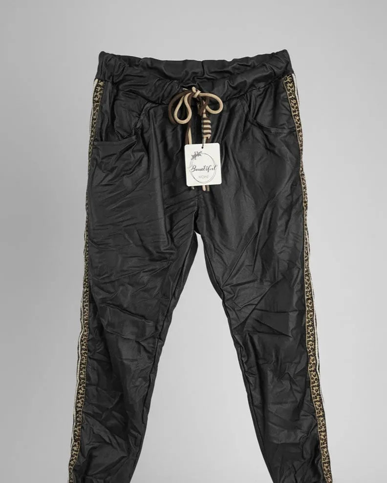 Pantalon  femme mode avec bandes léopard et cordon – coupe confortable, fabriqué en Italie