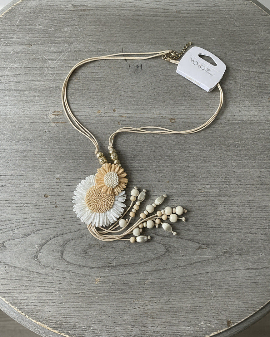Collier long marguerite beige – bijou bohème femme – Mam’sailes