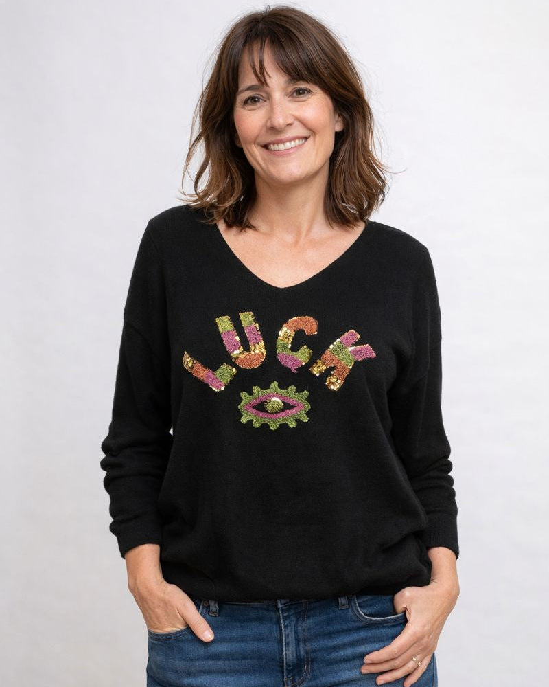 Pull Luck made in Italy vue détail broderie message positif