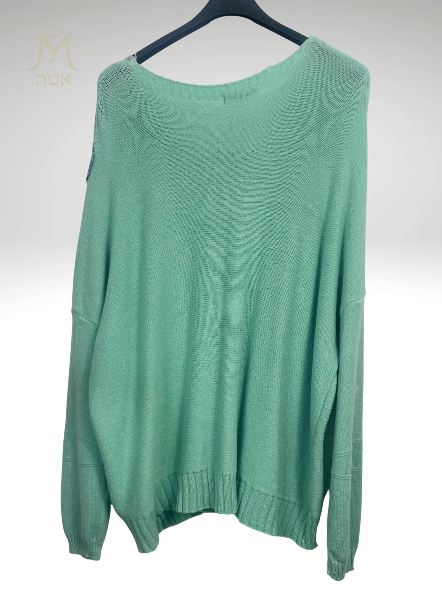 Pull col V vert d'eau vue de dos – coupe oversize – Mam’sailes