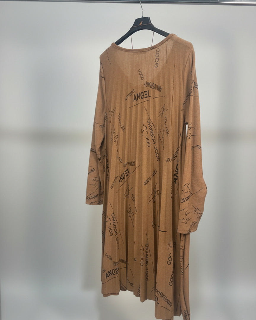 Robe pull camel avec sautoir – Mam’s Ailes vue de dos