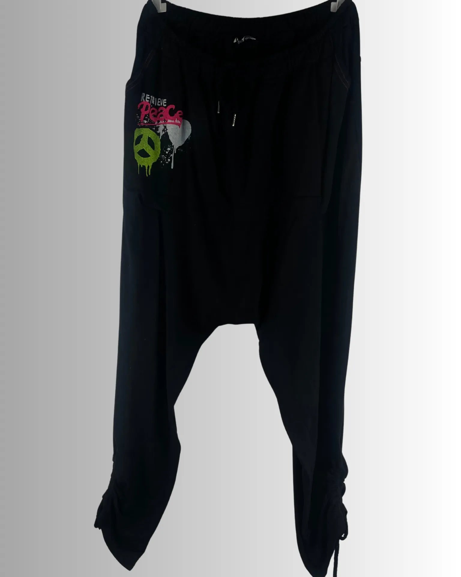 Pantalon sarouel noir femme grande taille avec motif coloré Peace, taille élastique, made in Italy