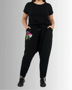 Pantalon sarouel noir femme grande taille avec motif coloré Peace, taille élastique, made in Italy