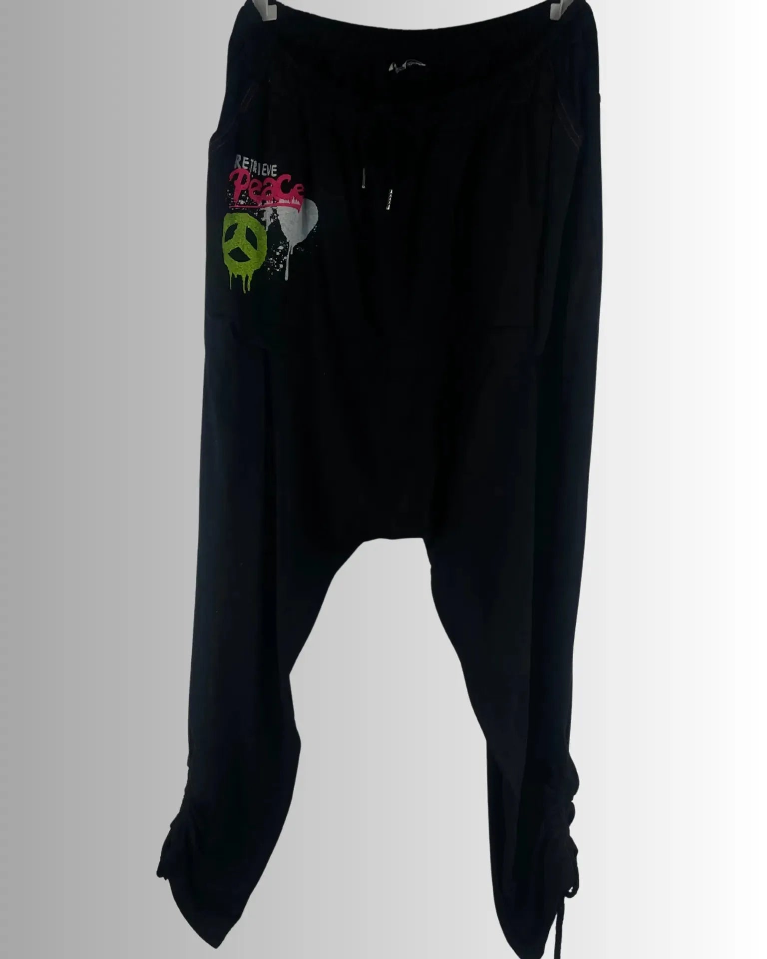 Pantalon sarouel noir femme grande taille avec motif coloré Peace, taille élastique, made in Italy