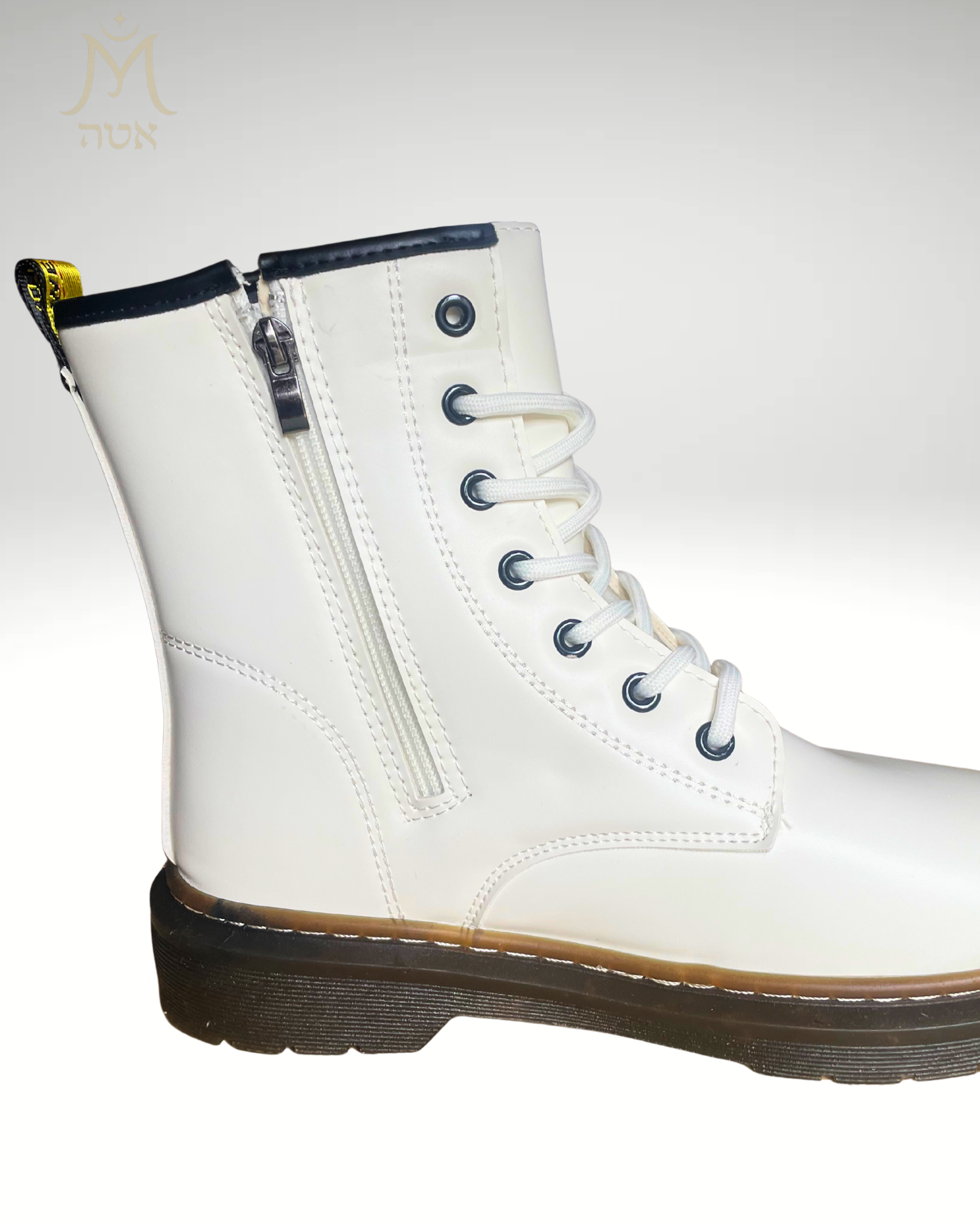 bottine blanche femme vue côté extérieur avec zip latéral et lacets