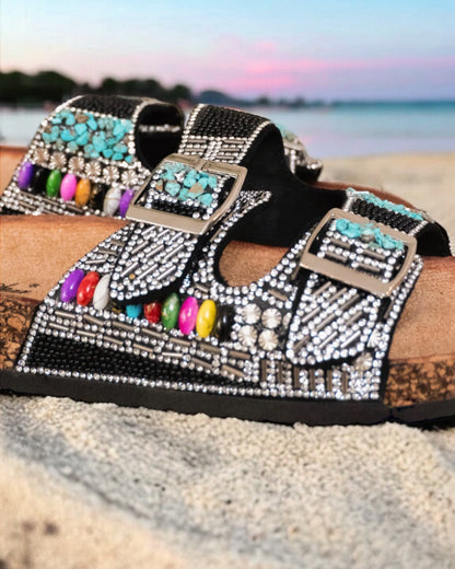 Sandale mule noire ornée de strass et pierres colorées – Vue de face