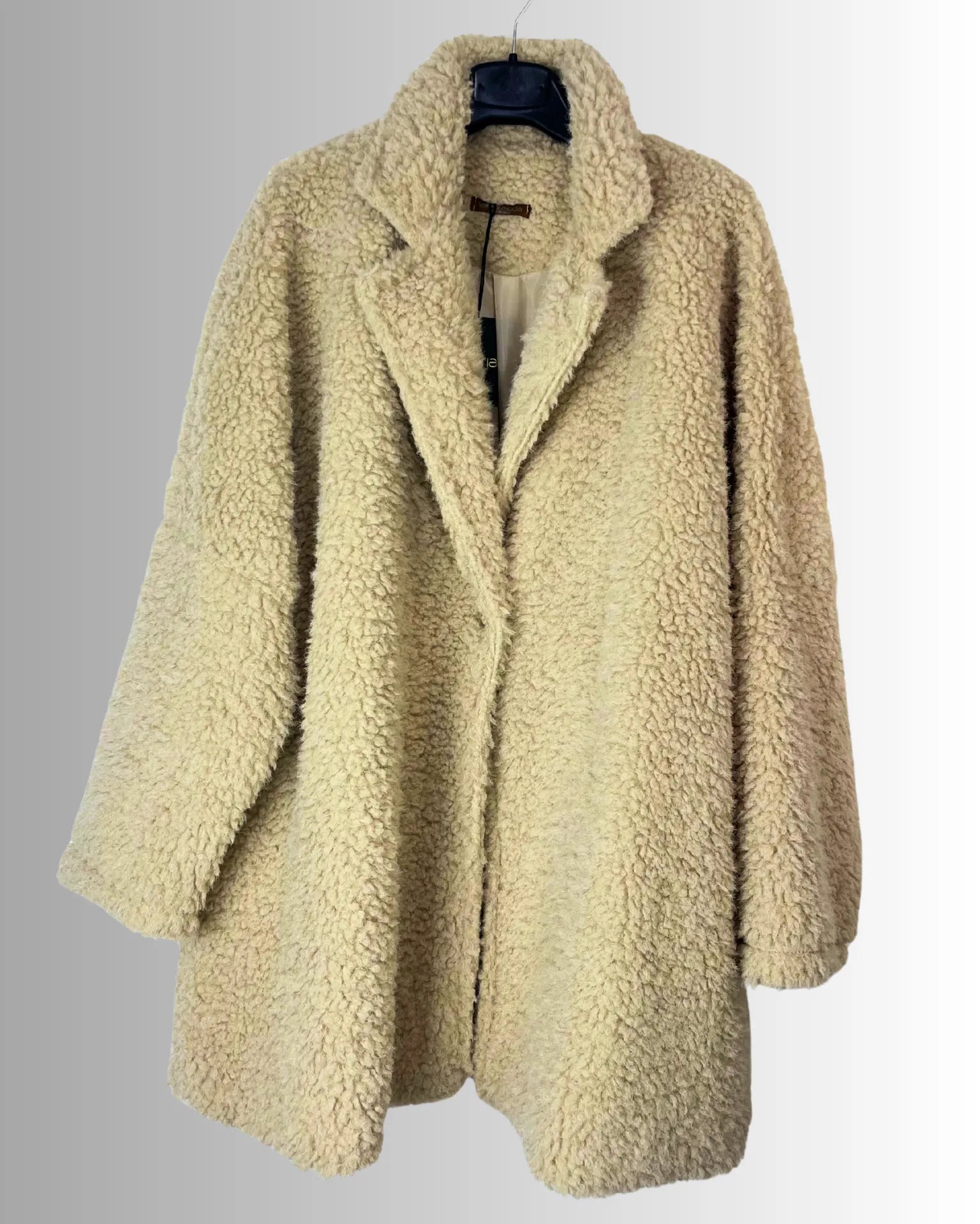 Vue avant du manteau femme effet peluche doux longueur 85 cm