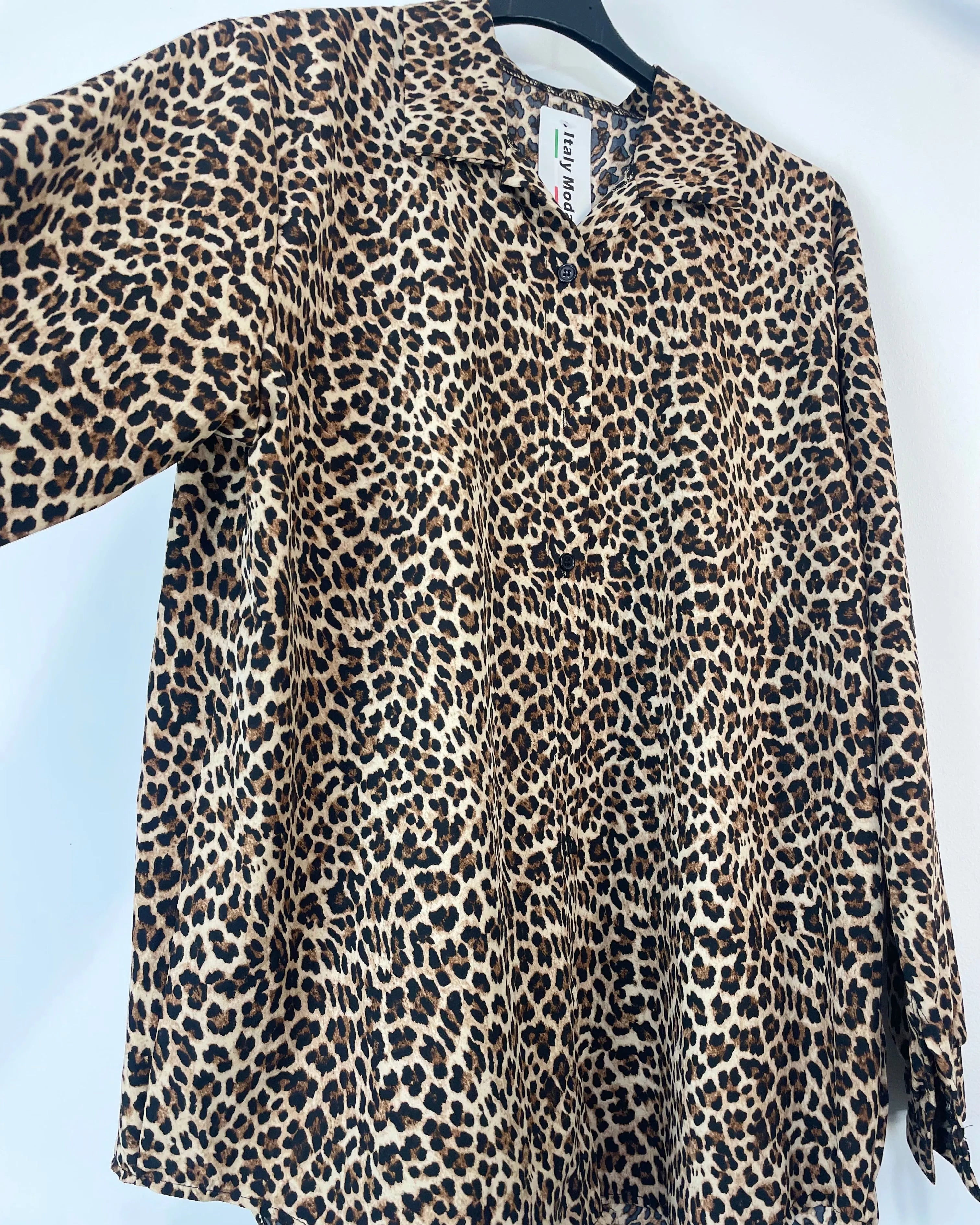 Chemise Bella Fiera imprimé léopard femme – vue details tissus