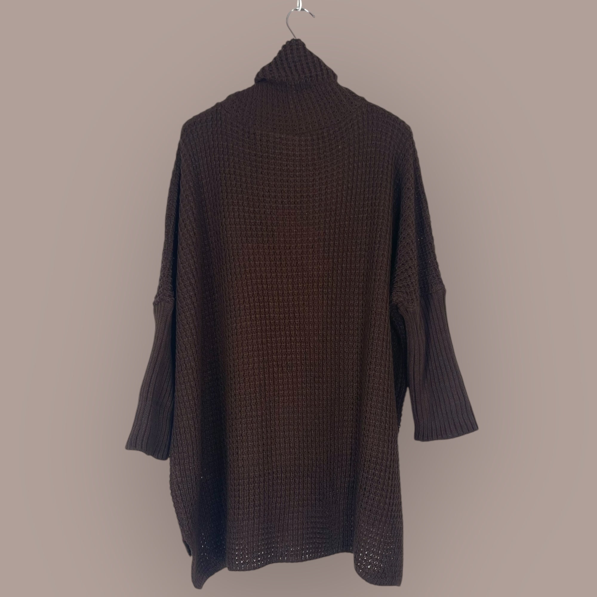 Pull col roulé oversize motif Love sequins, grande taille, vue dos