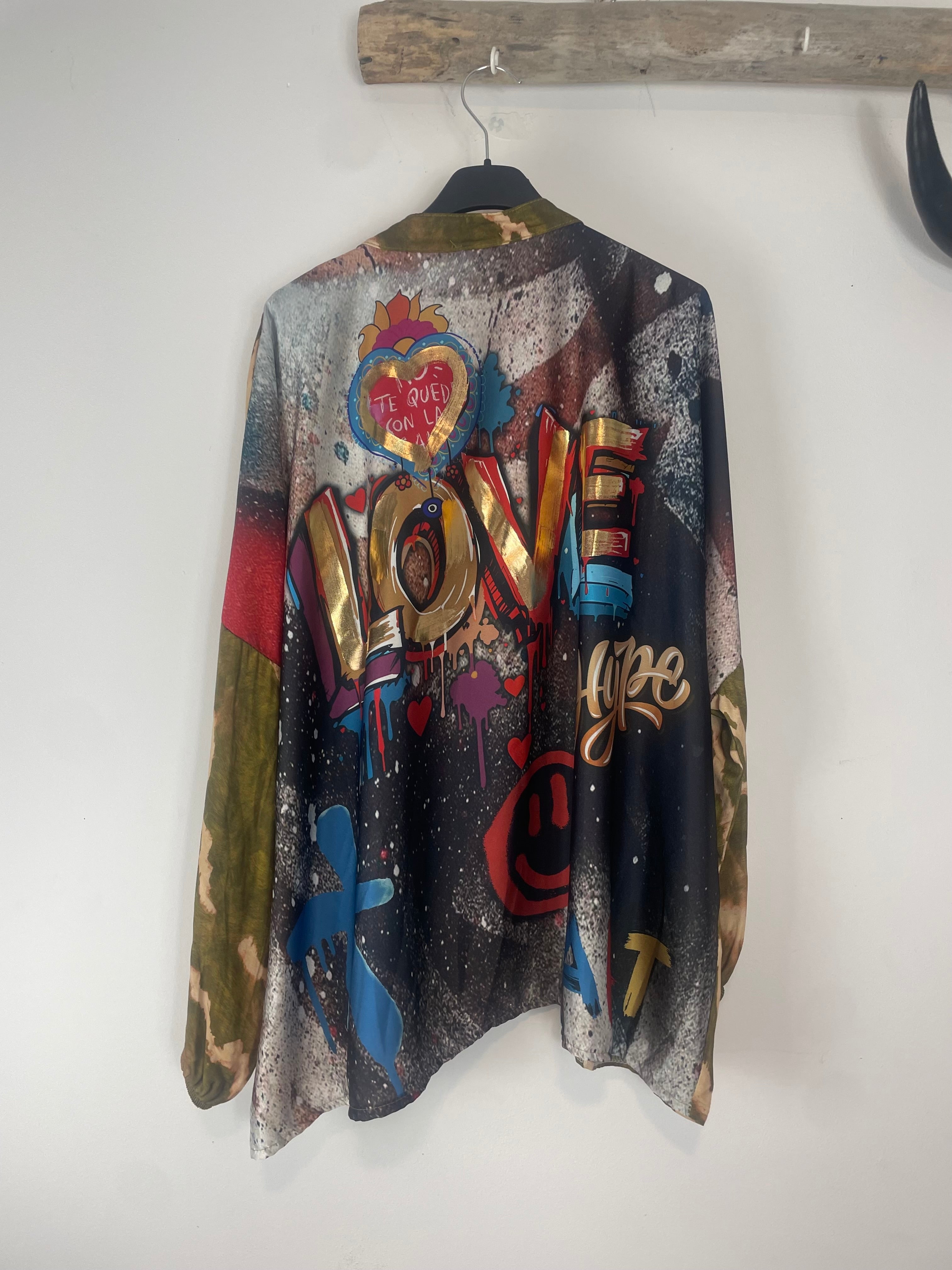 Blouse Love bimatière devant camouflage dos LOVE pop art 75x67 cm made in Italy
