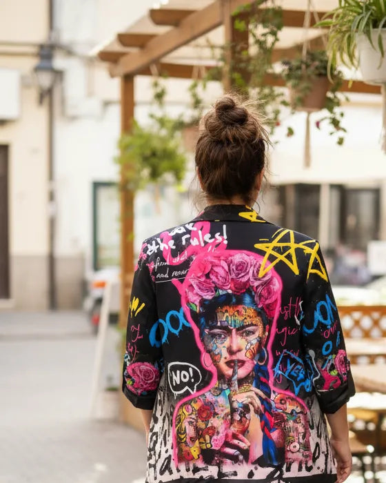 Veste artistique colorée Frida Kahlo avec doublure satinée noire de dos