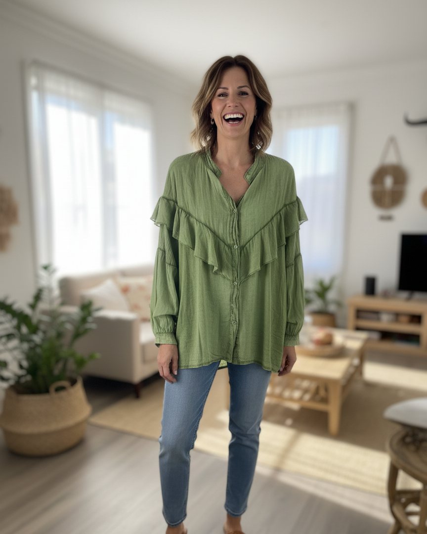 Chemise Livia femme verte à volants, coupe ample et fluide en coton, made in Italy