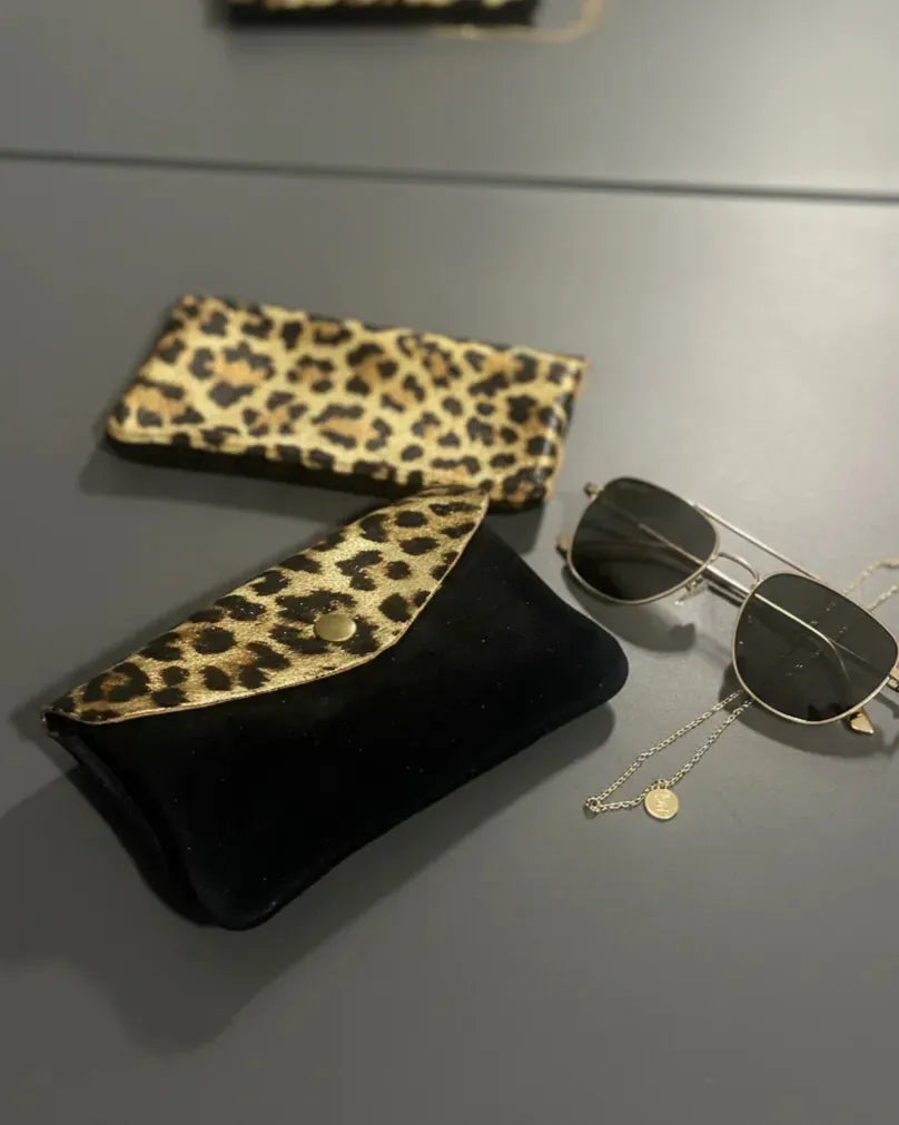 Petit porte-monnaie chic femme 15x8,5 cm, cuir noir et léopard doré